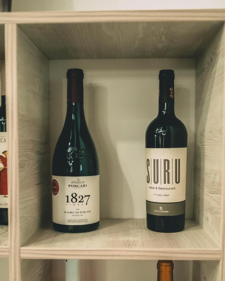 Suru Hotel & Restaurant 부스테니 외부 사진