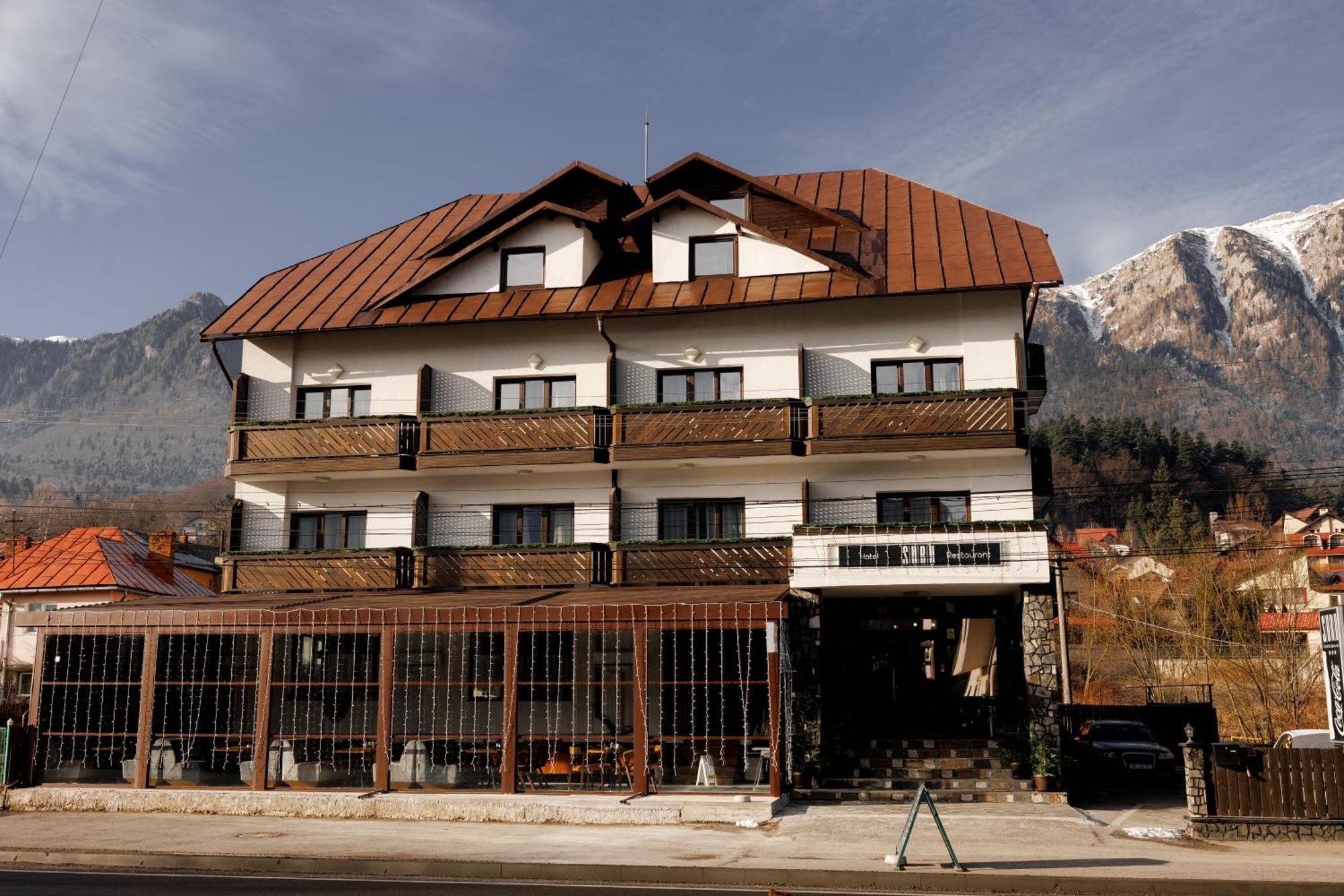 Suru Hotel & Restaurant 부스테니 외부 사진